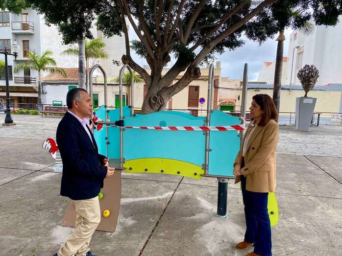 La alcaldesa, Carmen Hernández, y el concejal de Parques y Jardines, Álvaro Monzón, visitaron este viernes los trabajos / TA